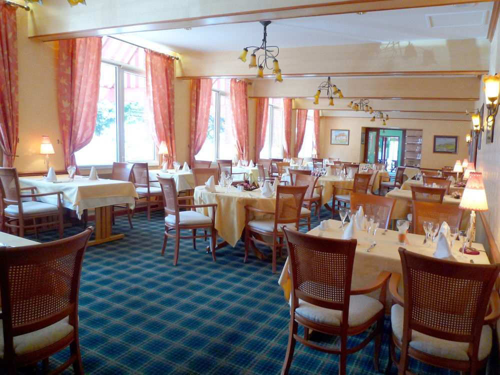 Hotel & Restaurant Le Cardinal Poix-de-Picardie Exterior photo
